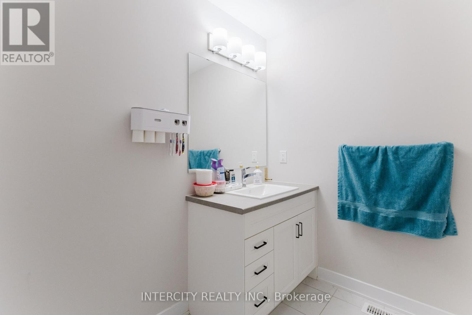 124 HACKAMORE CRESCENT - 34