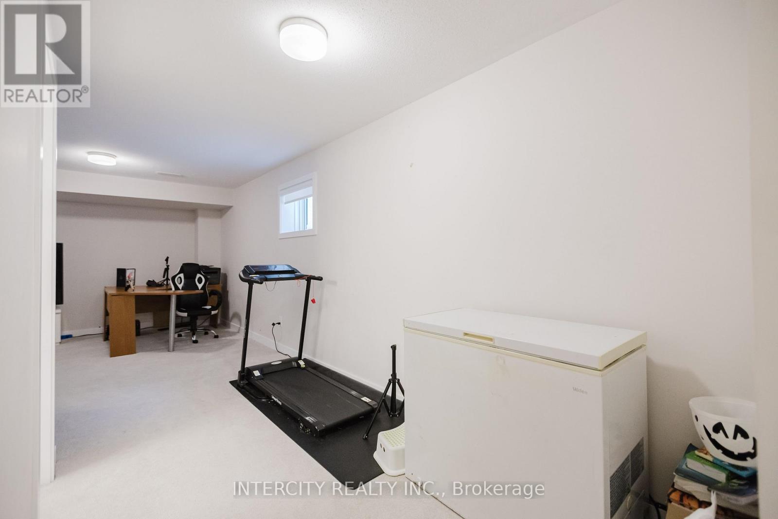 124 HACKAMORE CRESCENT - 37