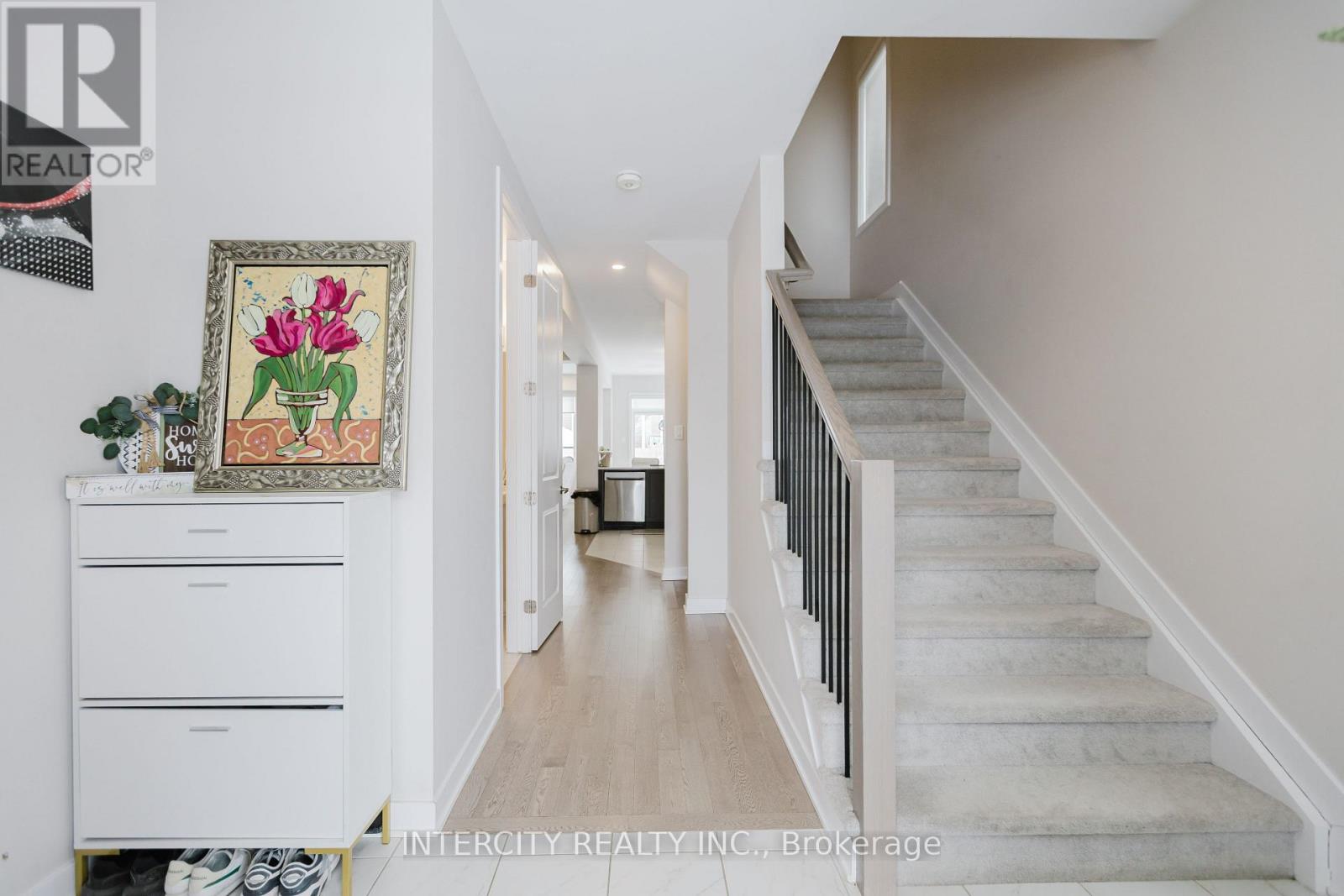 124 HACKAMORE CRESCENT - 4