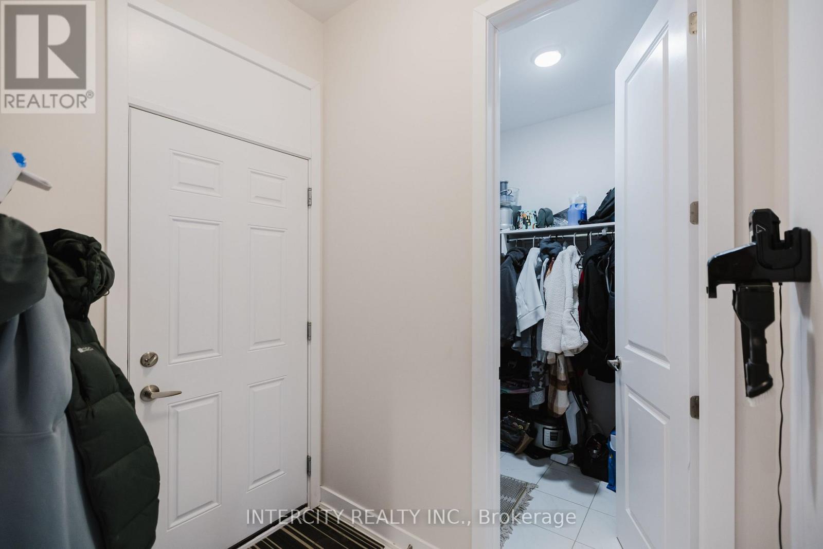 124 HACKAMORE CRESCENT - 8