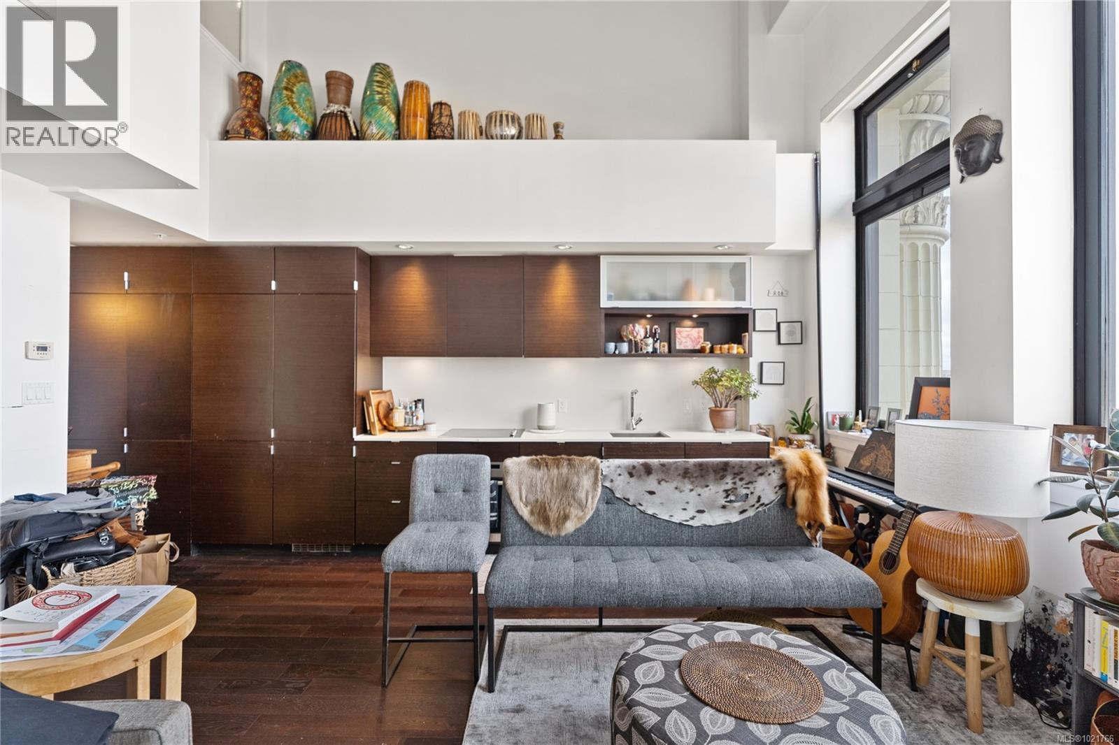 #416 770 FISGARD ST - Image 2