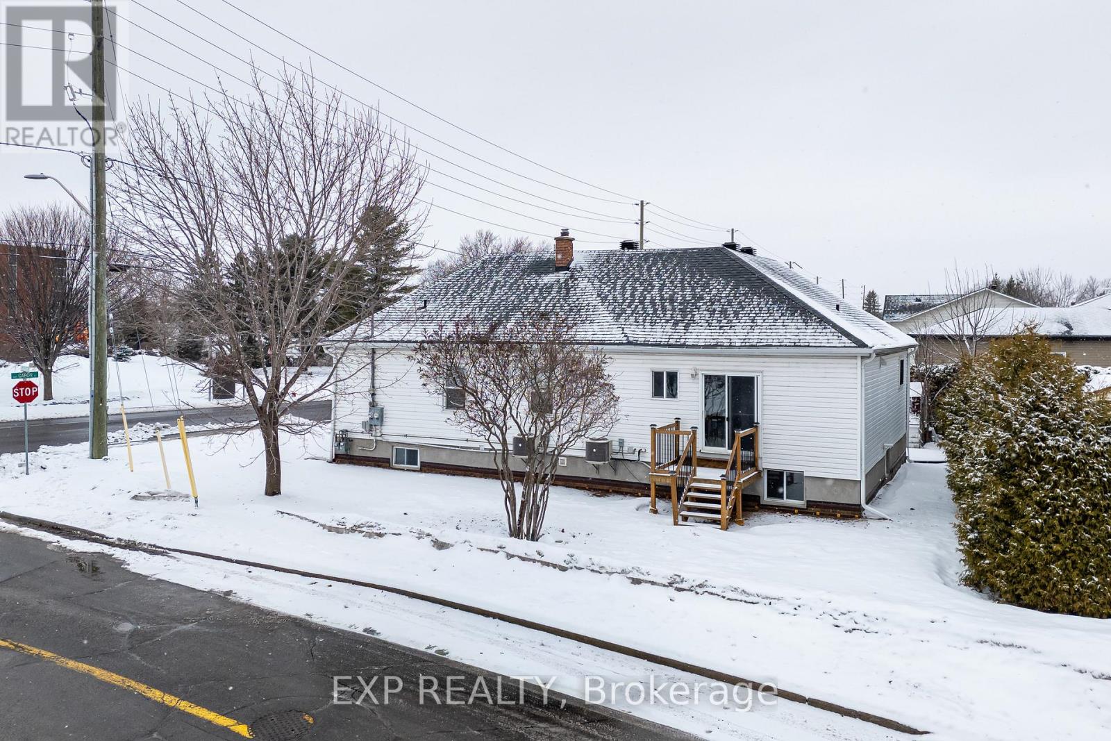 869 CARON STREET - 3