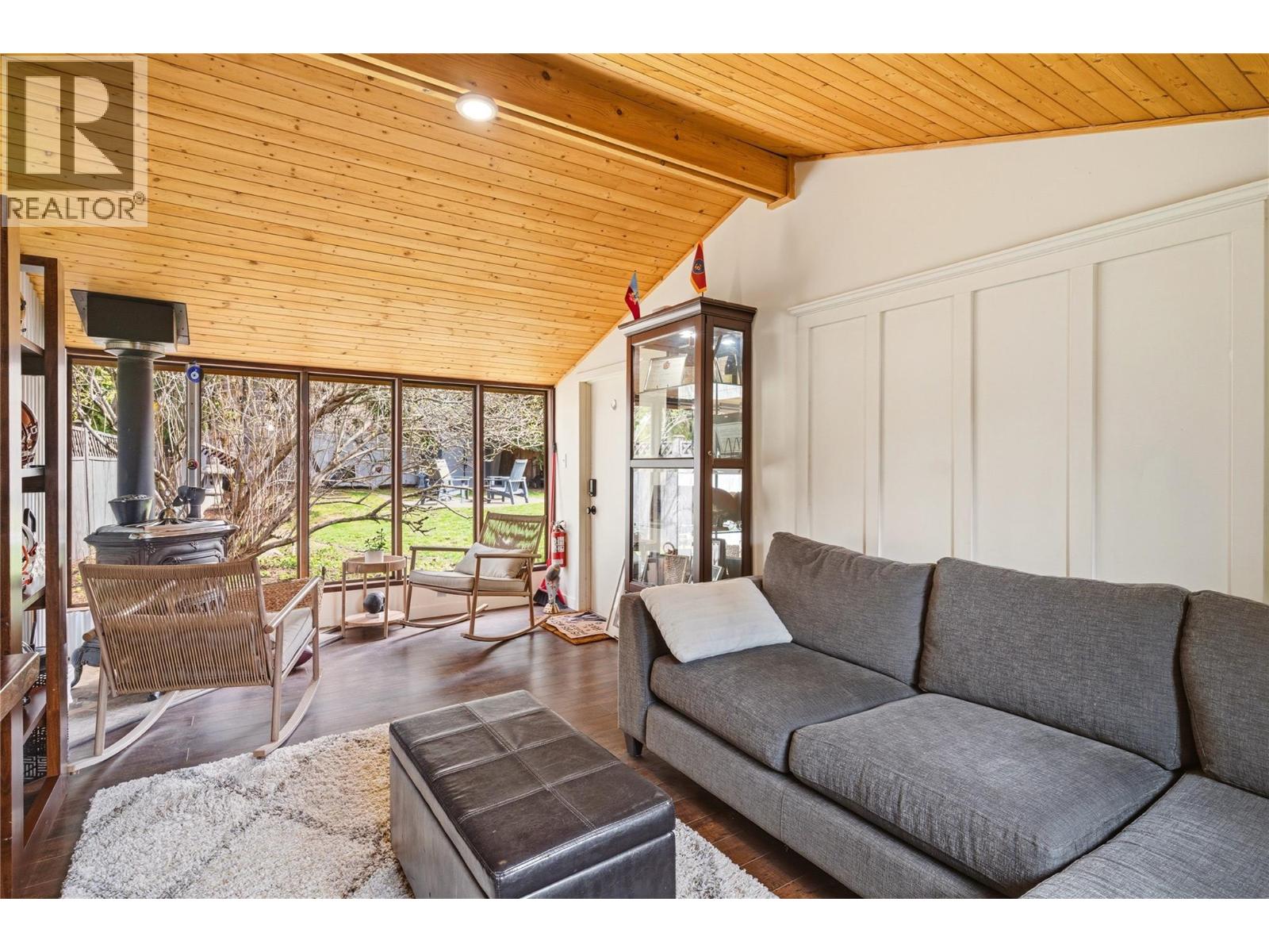  4337 Dunvegan Court, Kelowna