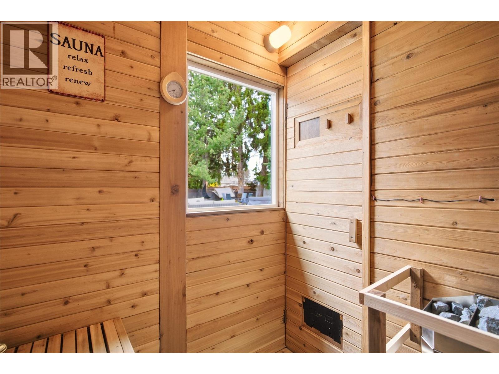  4337 Dunvegan Court, Kelowna