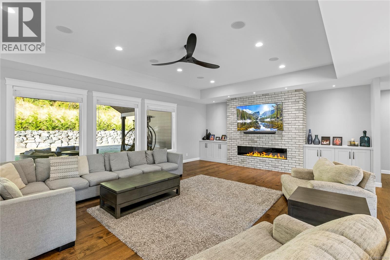 6127 Chase Dr - 5