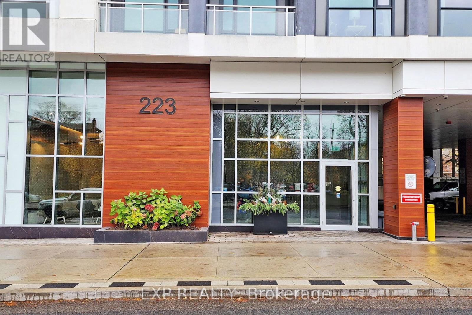#209 223 ST CLAIR AVENUE W - 25