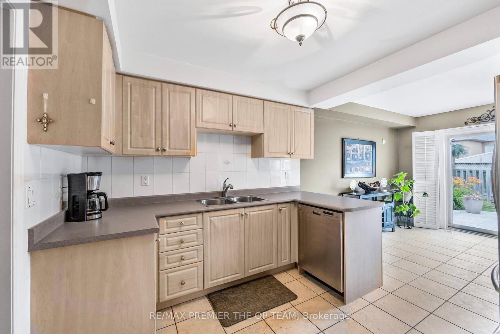 223 LANDSBRIDGE STREET - 17