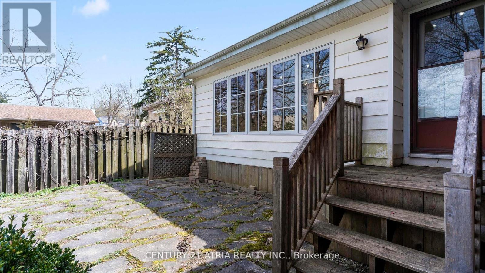 130 WELLINGTON STREET S - 12
