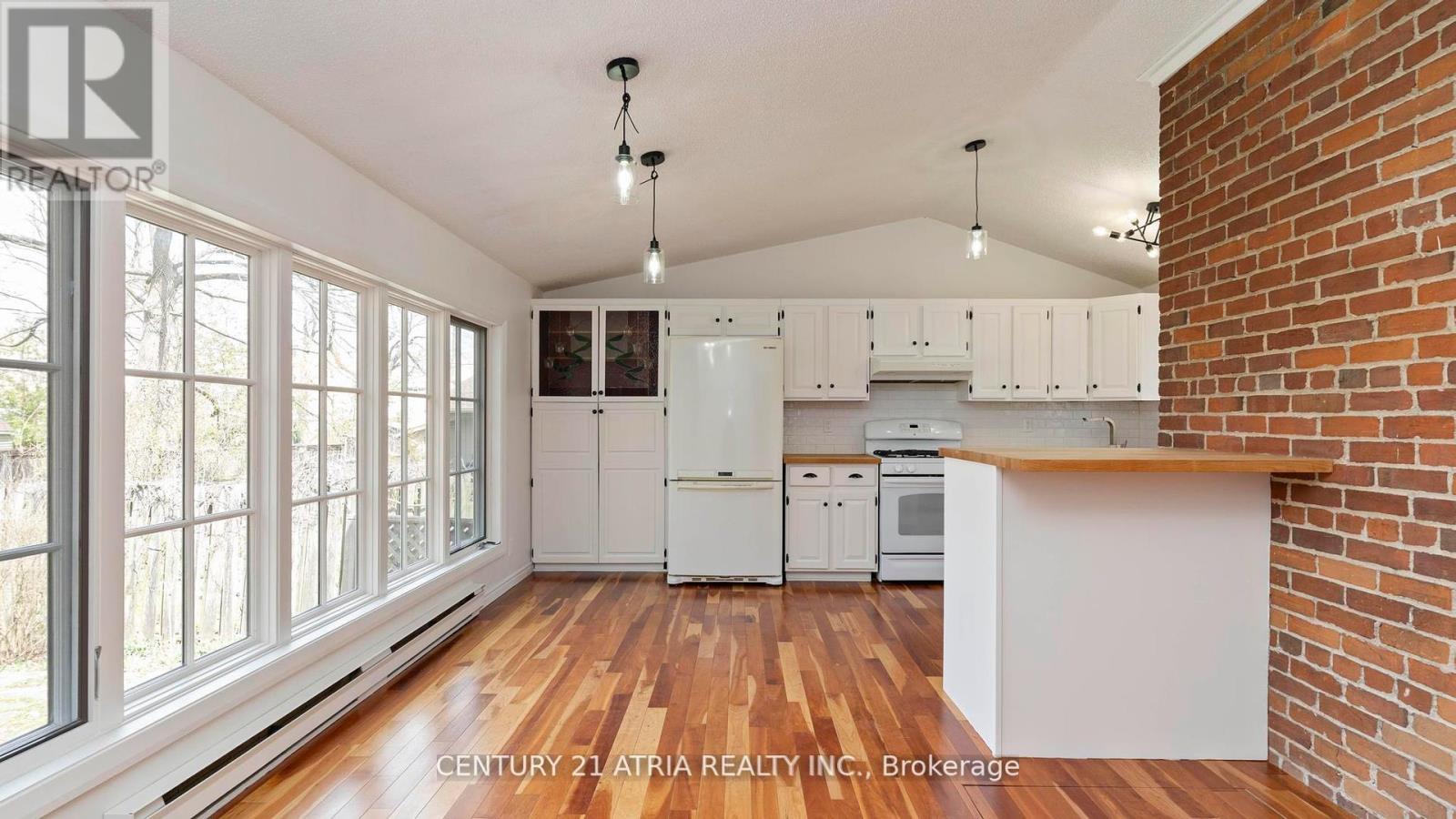 130 WELLINGTON STREET S - 36