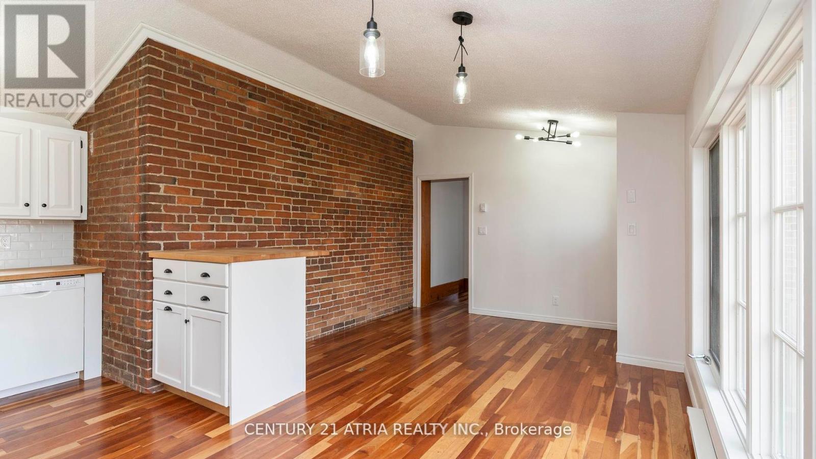 130 WELLINGTON STREET S - 43