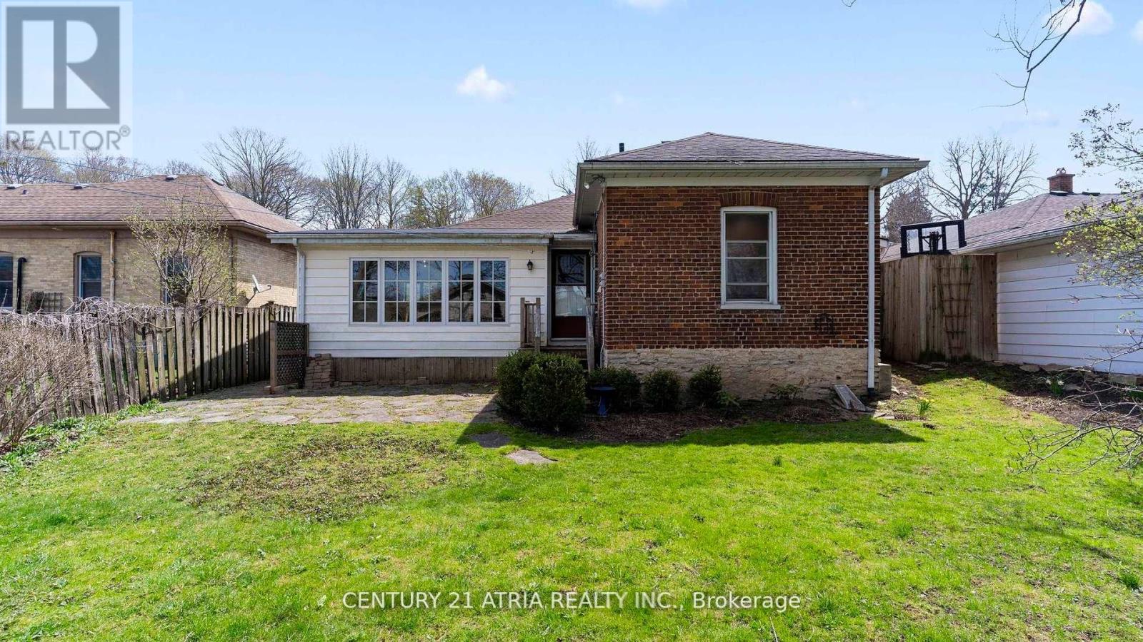 130 WELLINGTON STREET S - 6