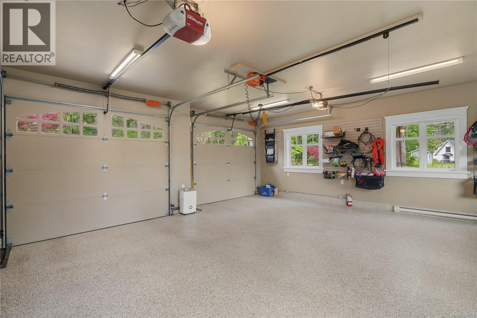 441 Glendower Rd, Saanich