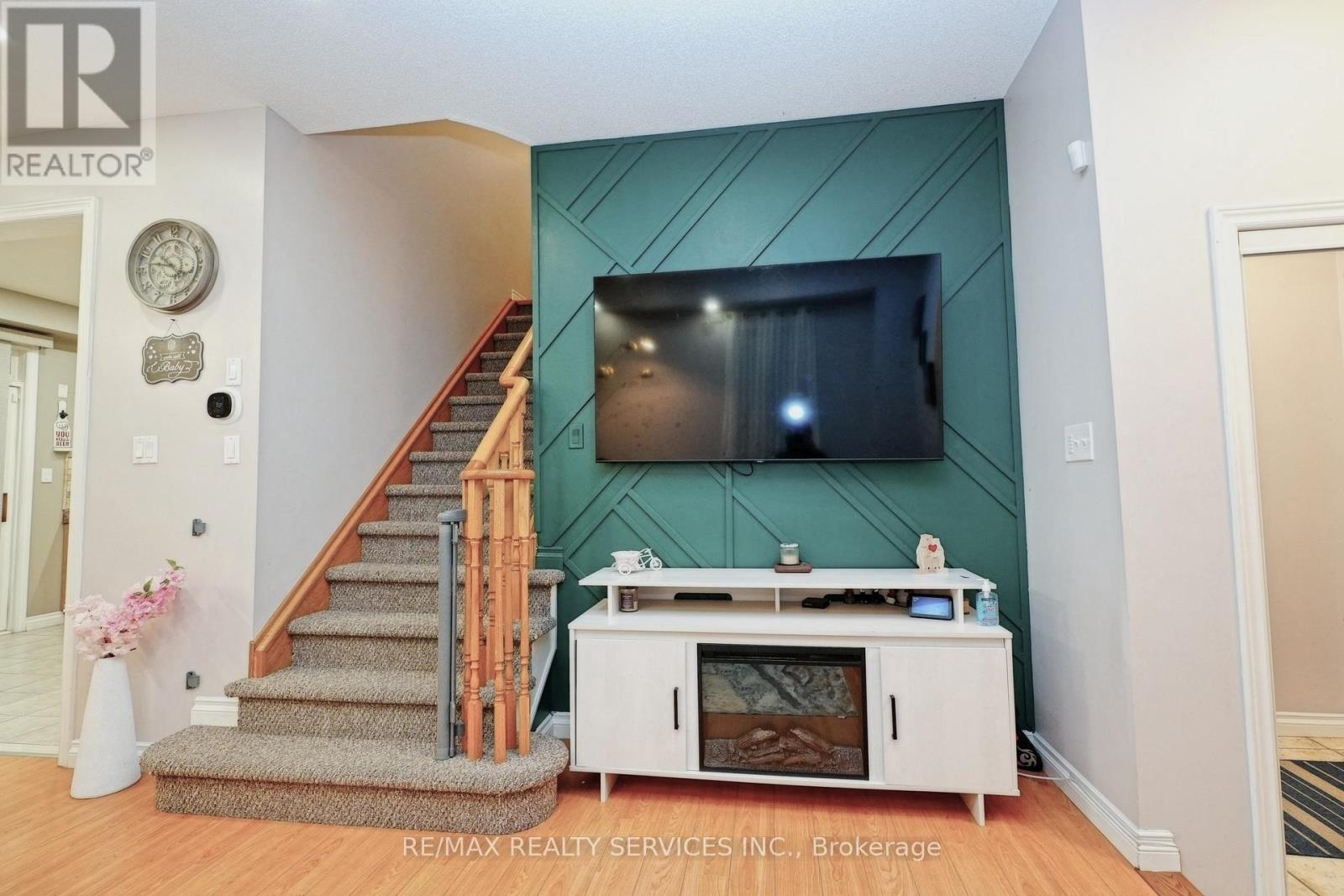 32 ASHDALE ROAD - 10