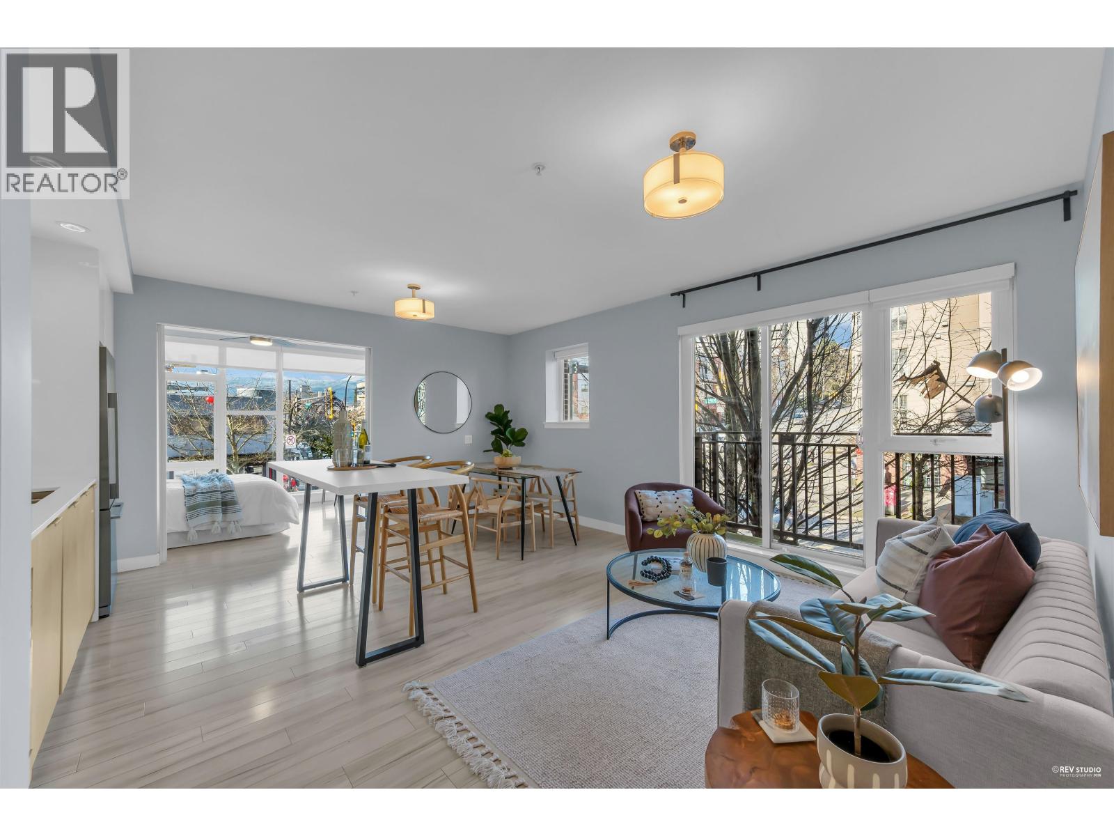 207 111 E 3RD STREET, North Vancouver