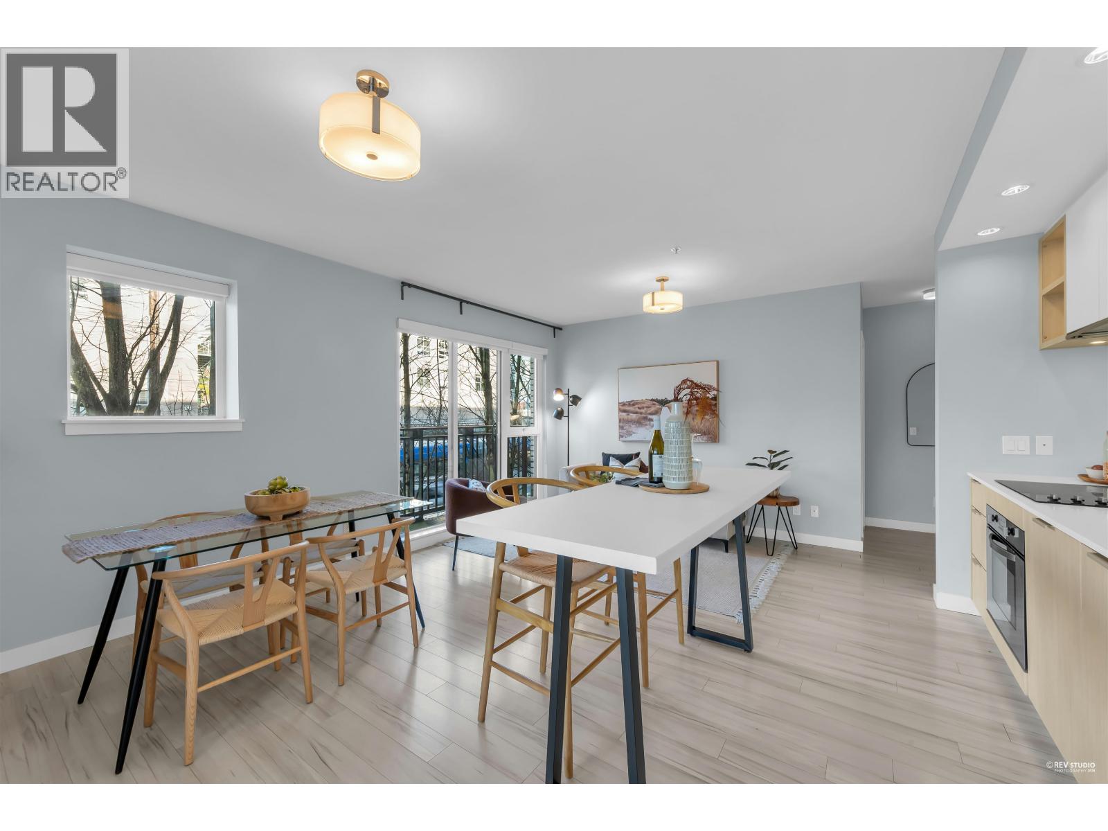 207 111 E 3RD STREET, North Vancouver