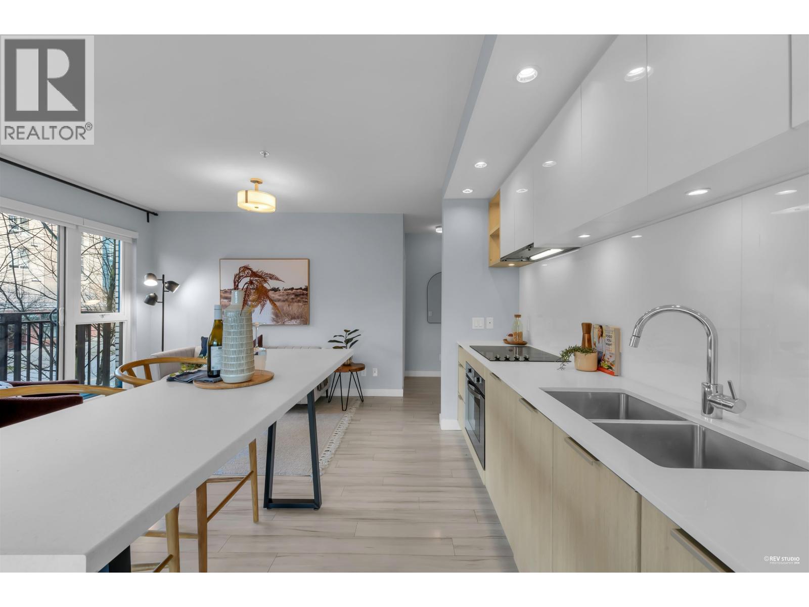 207 111 E 3RD STREET, North Vancouver