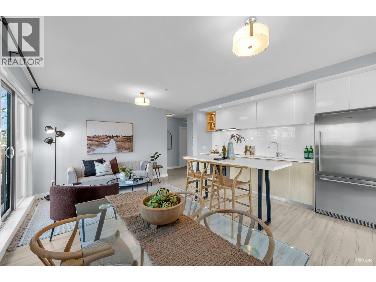 207 111 E 3RD STREET, North Vancouver