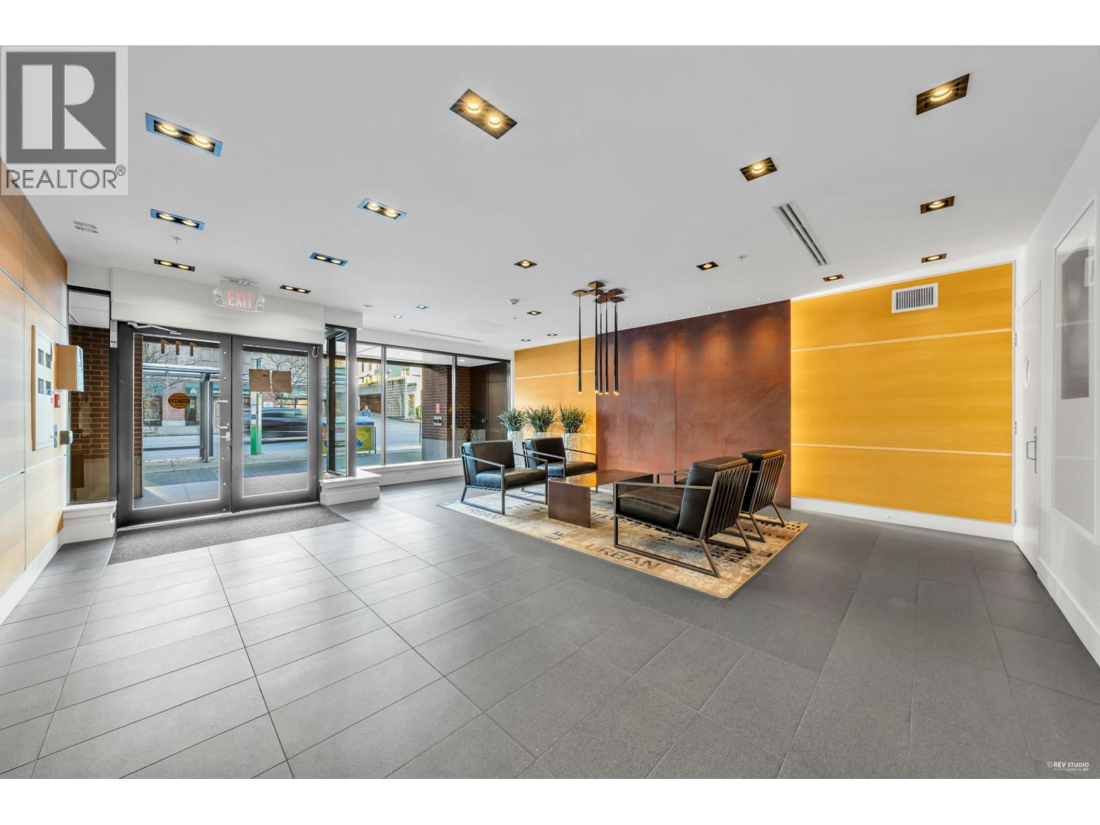 207 111 E 3RD STREET, North Vancouver