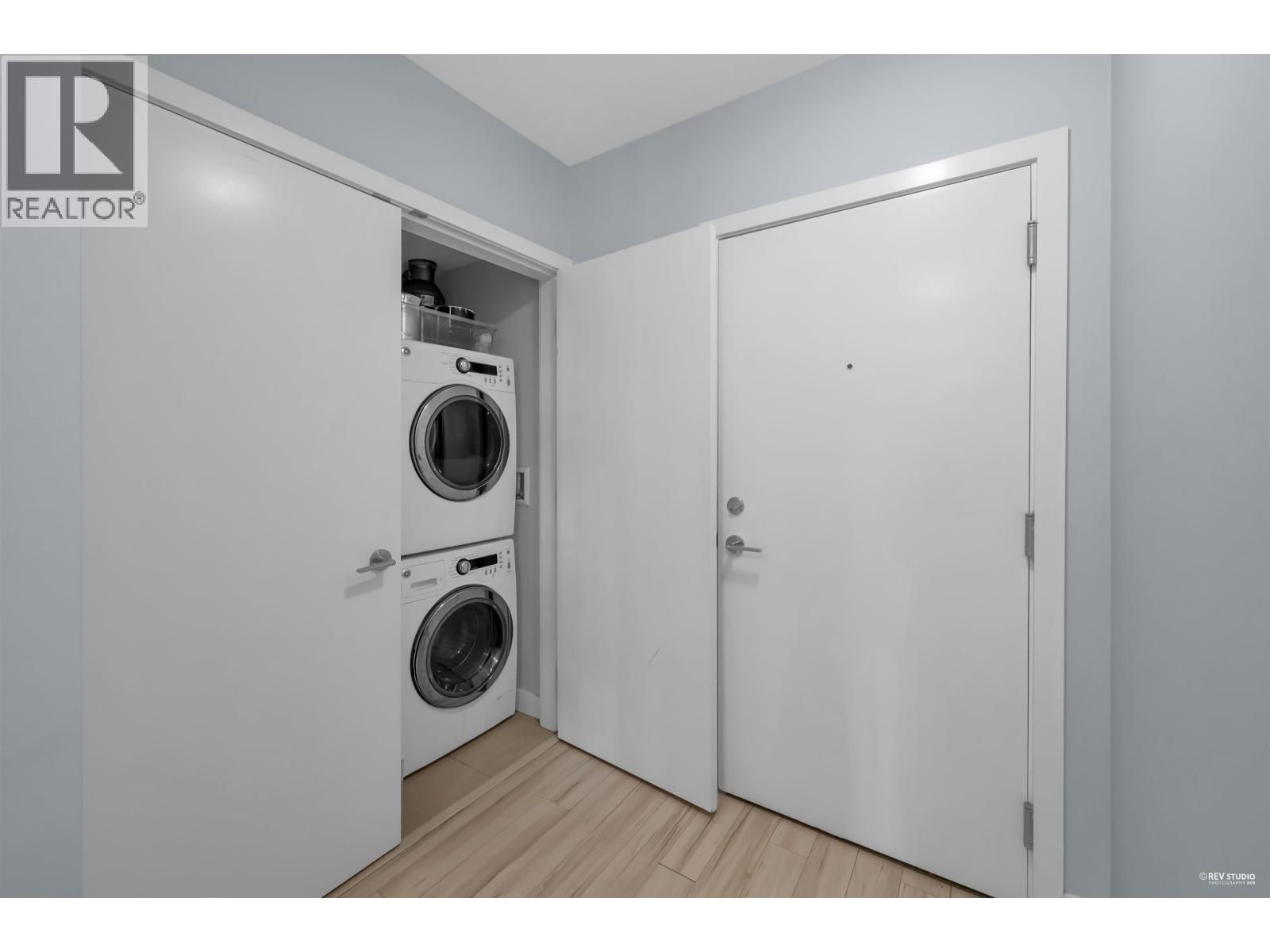 207 111 E 3RD STREET, North Vancouver