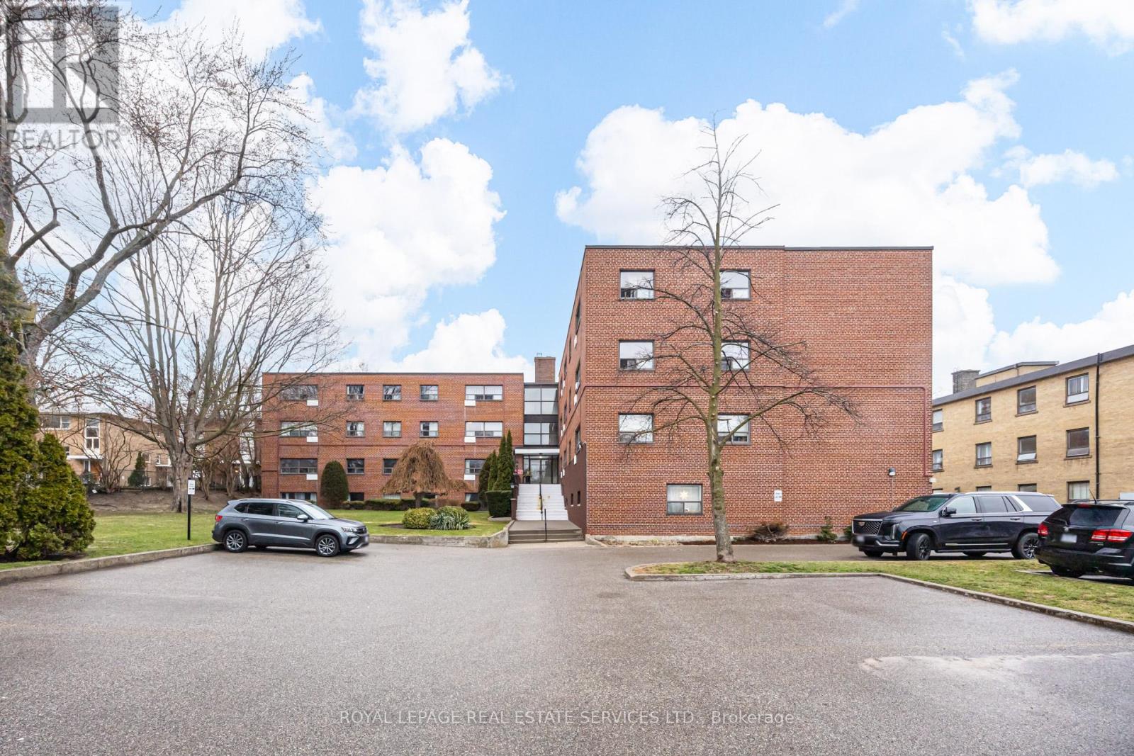 206 - 101 COE HILL DRIVE