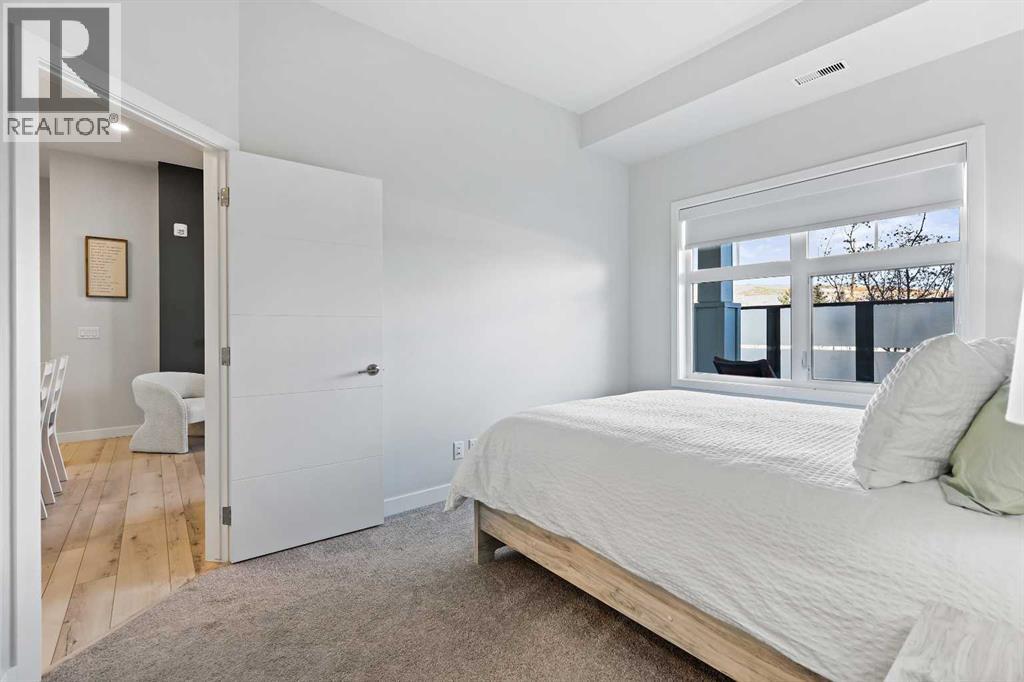 
          255 Les Jardins Park Southeast
            <br/>
            <span>Calgary</span>
            , 
            <span>AB</span>
             <span>T2C5W9</span>
         - Photo 35