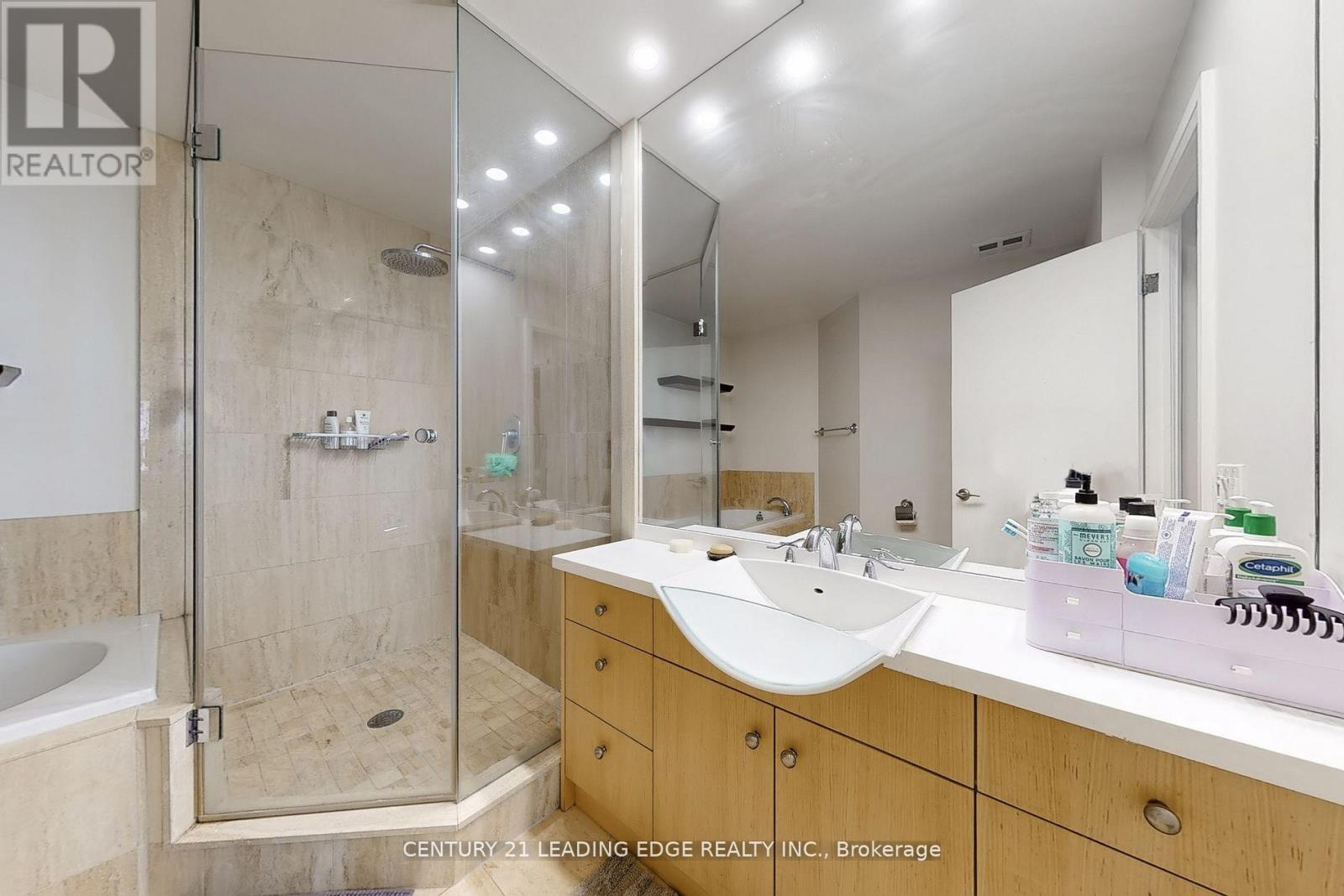 #502 3 MCALPINE STREET - 14
