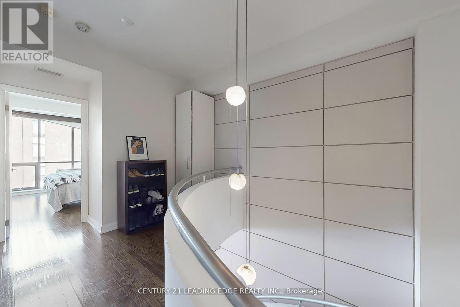 #502 3 MCALPINE STREET - 21