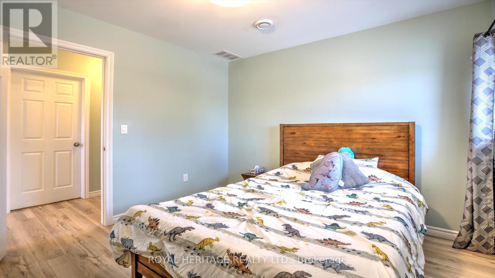 27 MEADE STREET - 17