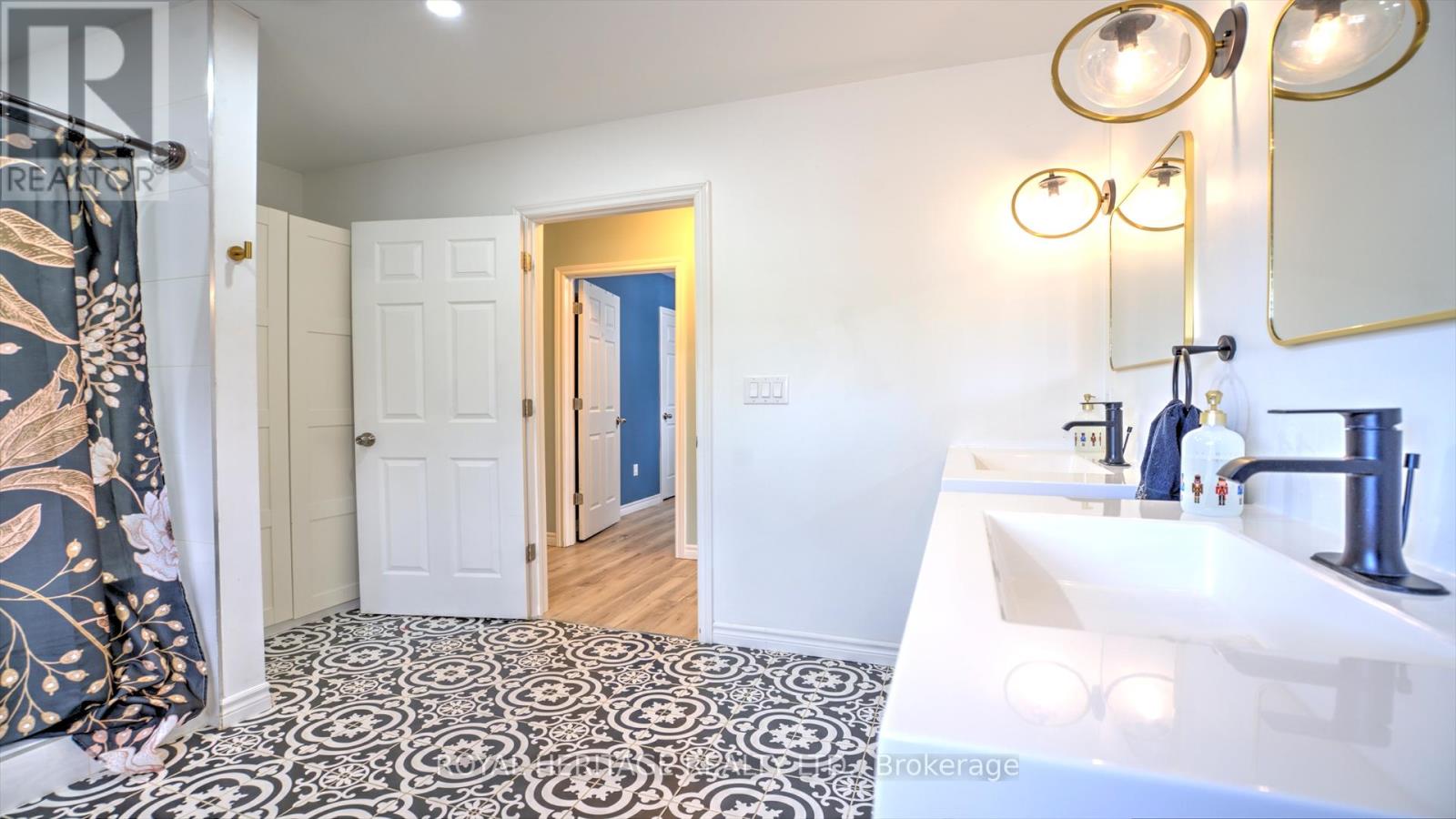 27 MEADE STREET - 22