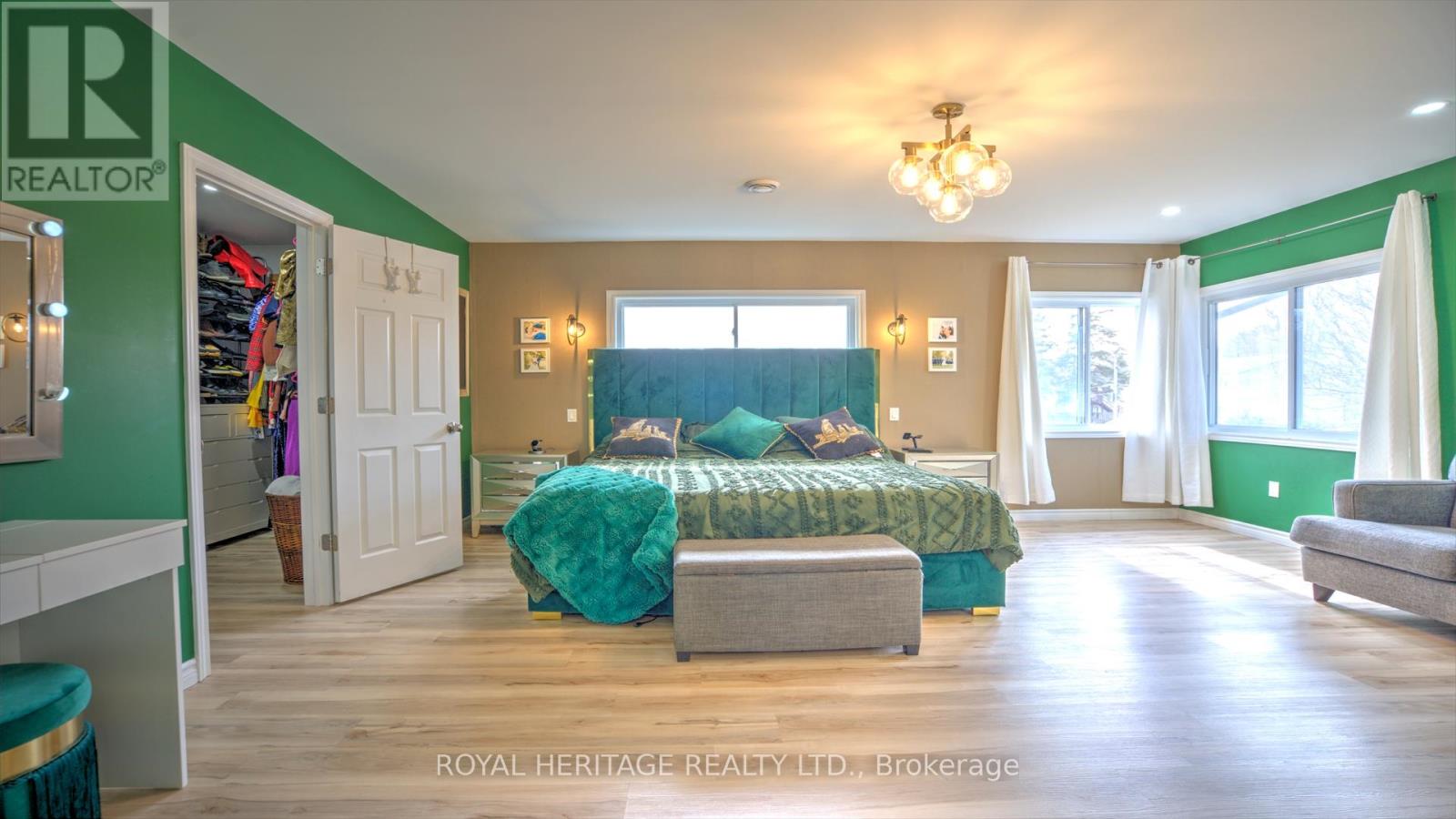 27 MEADE STREET - 23