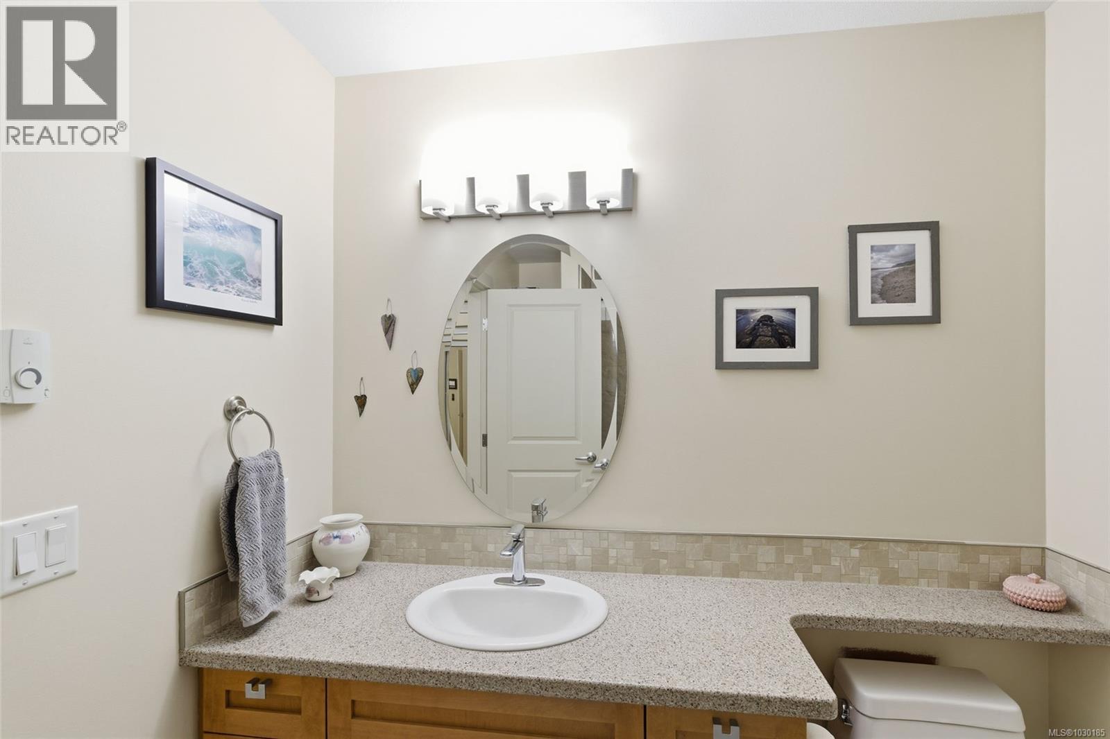 120 6310 McRobb Ave, Nanaimo