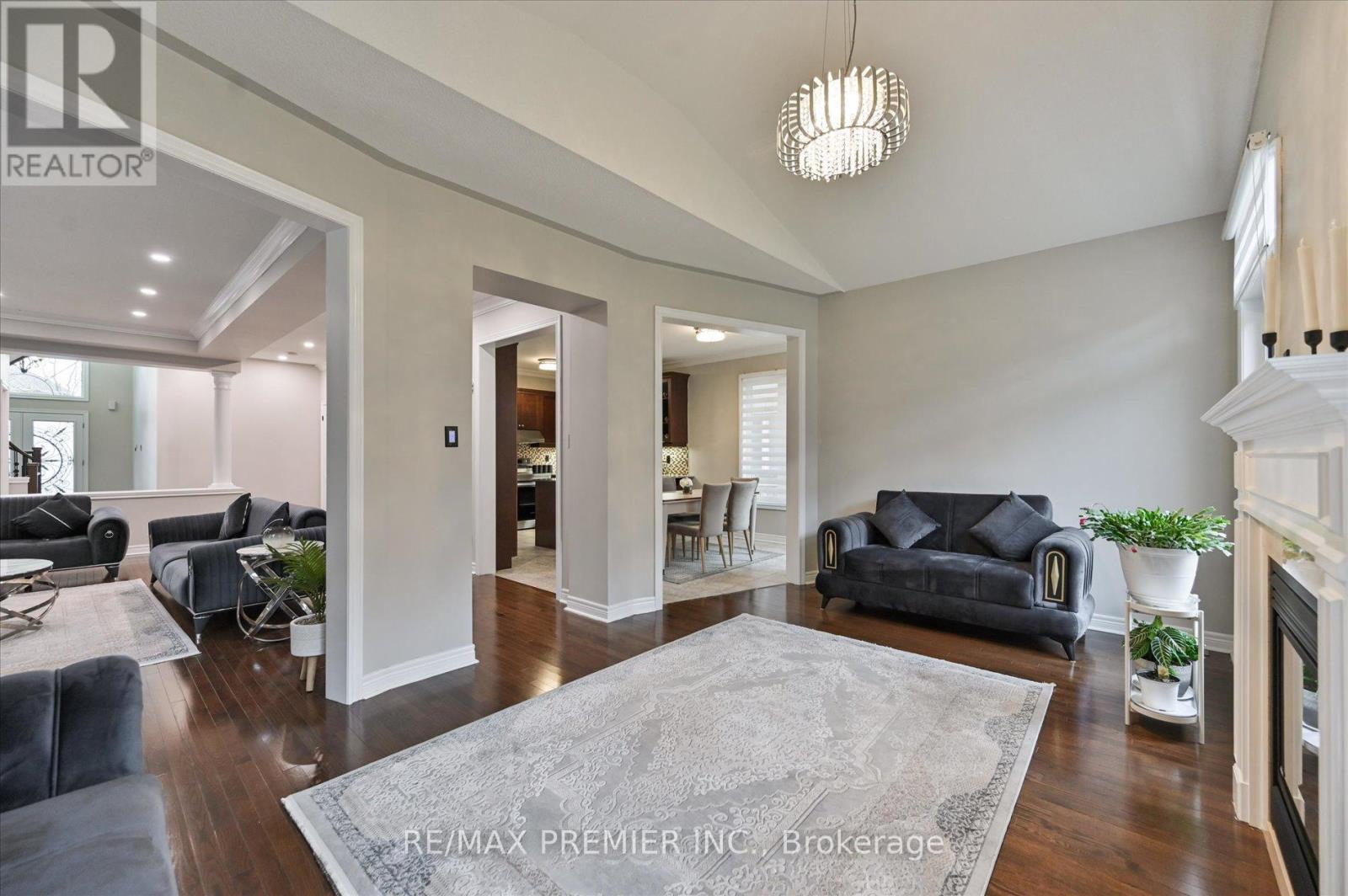 170 ASCALON DRIVE - 7