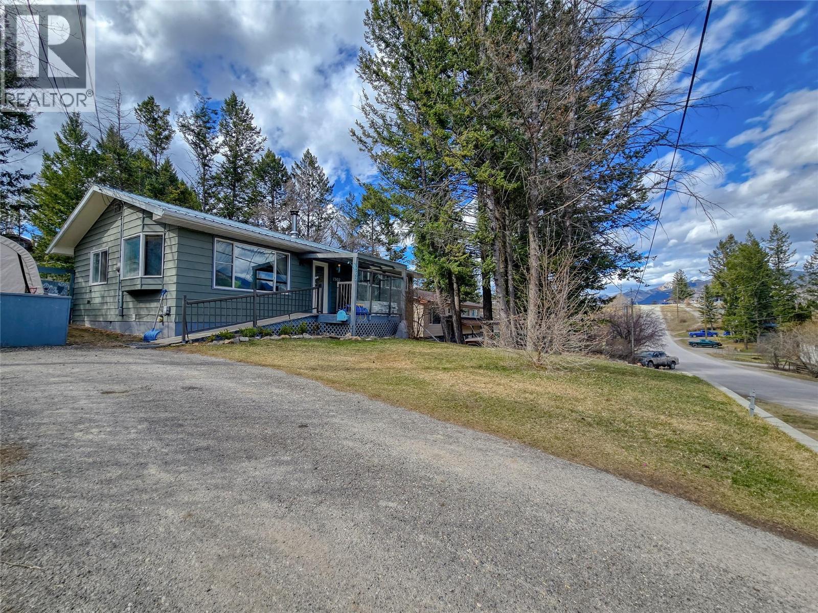 1502 10th Avenue, Invermere