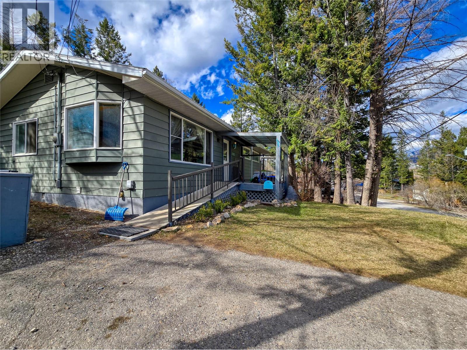 1502 10th Avenue, Invermere