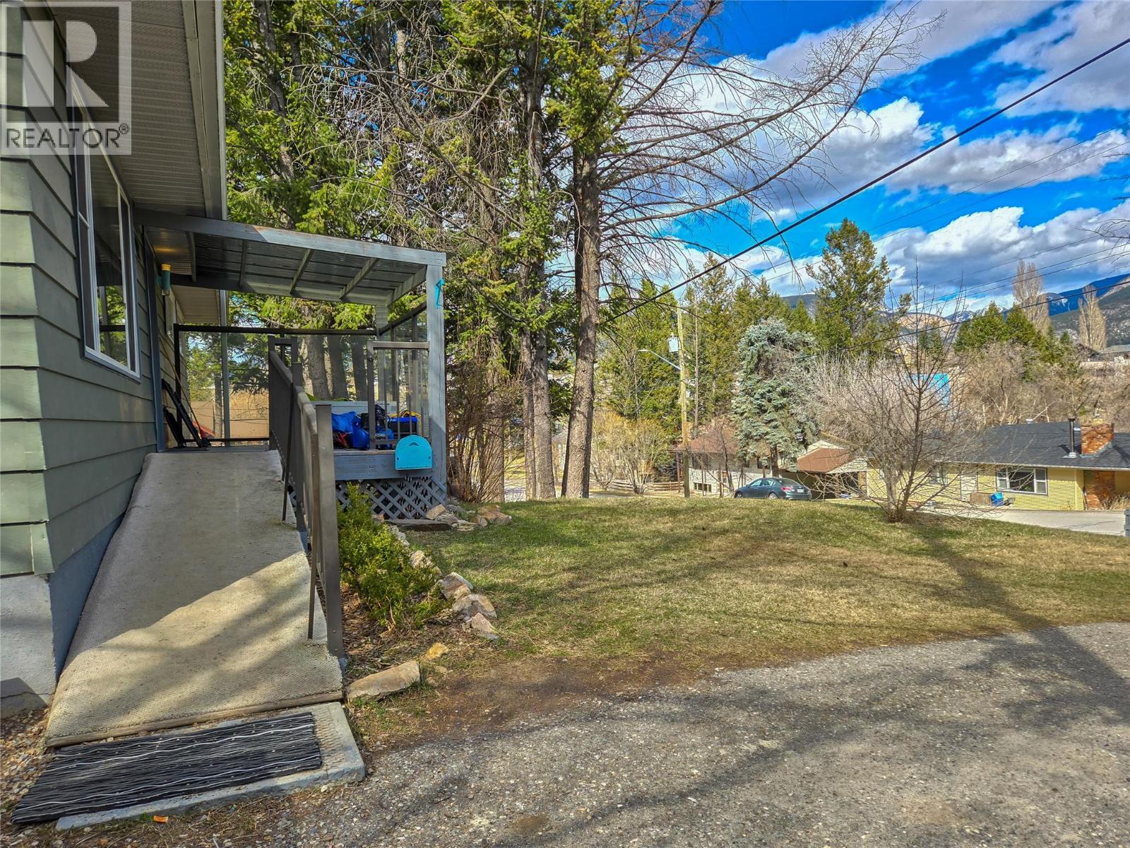 1502 10th Avenue, Invermere
