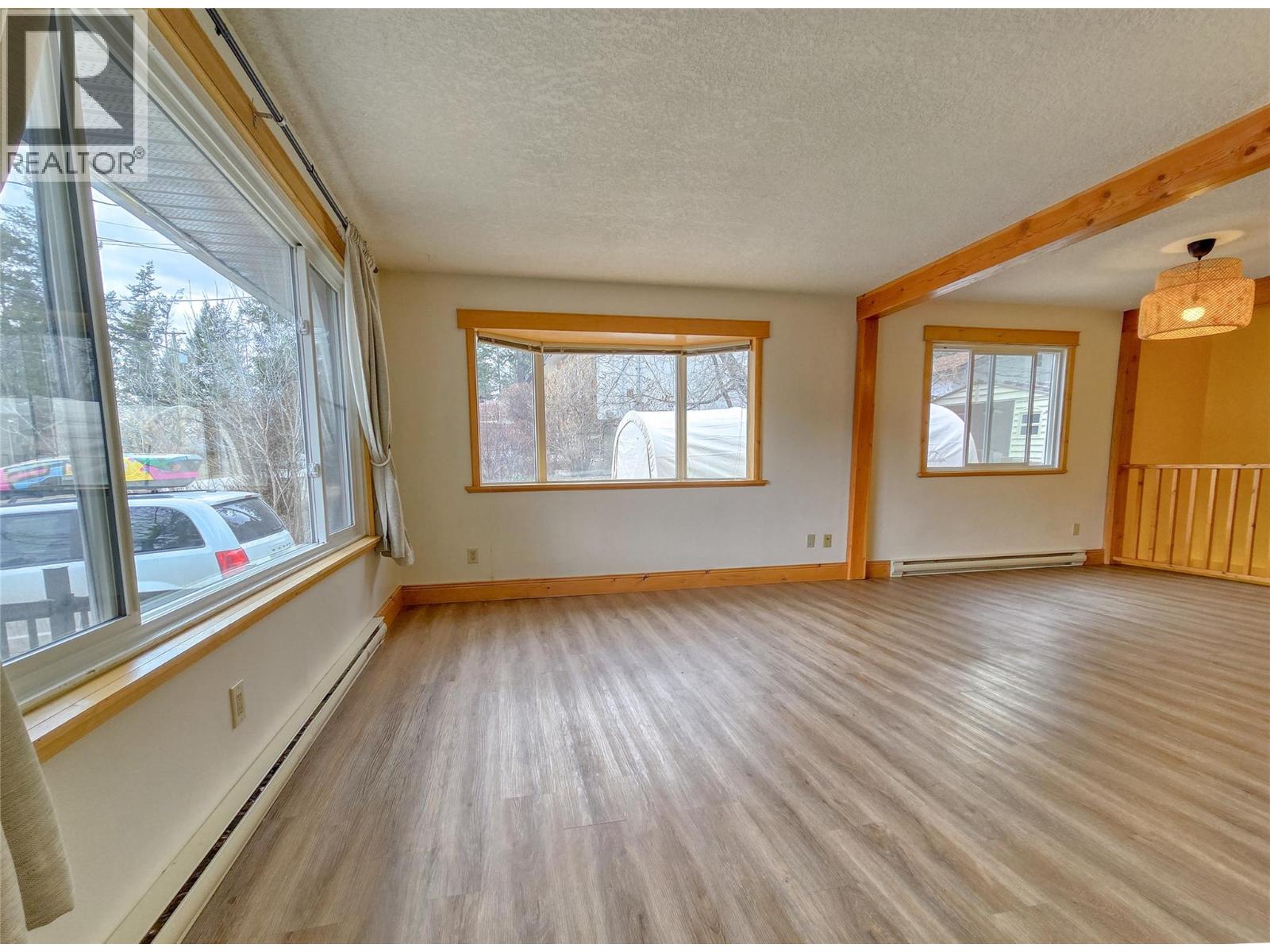 1502 10th Avenue, Invermere