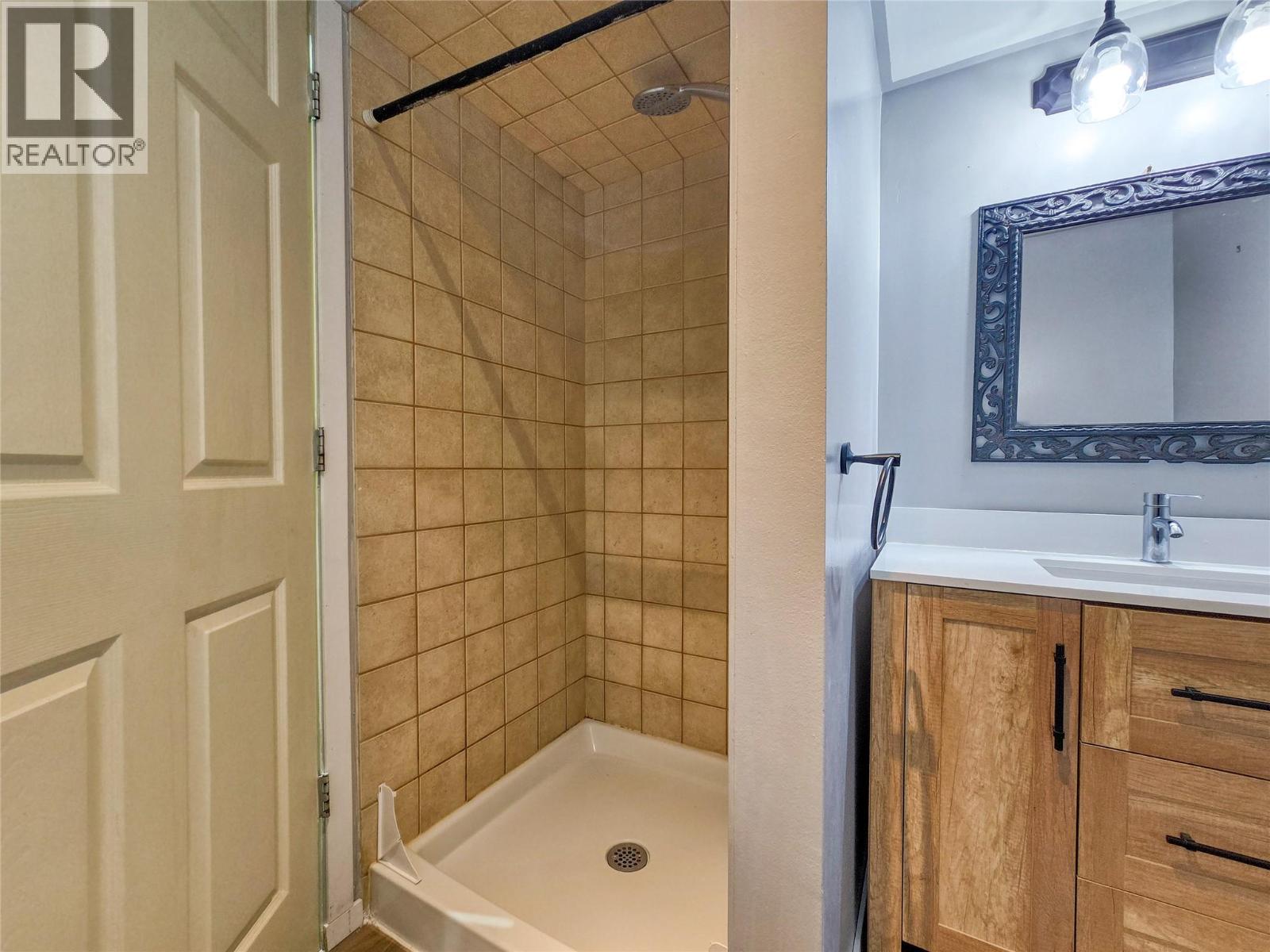 1502 10th Avenue, Invermere