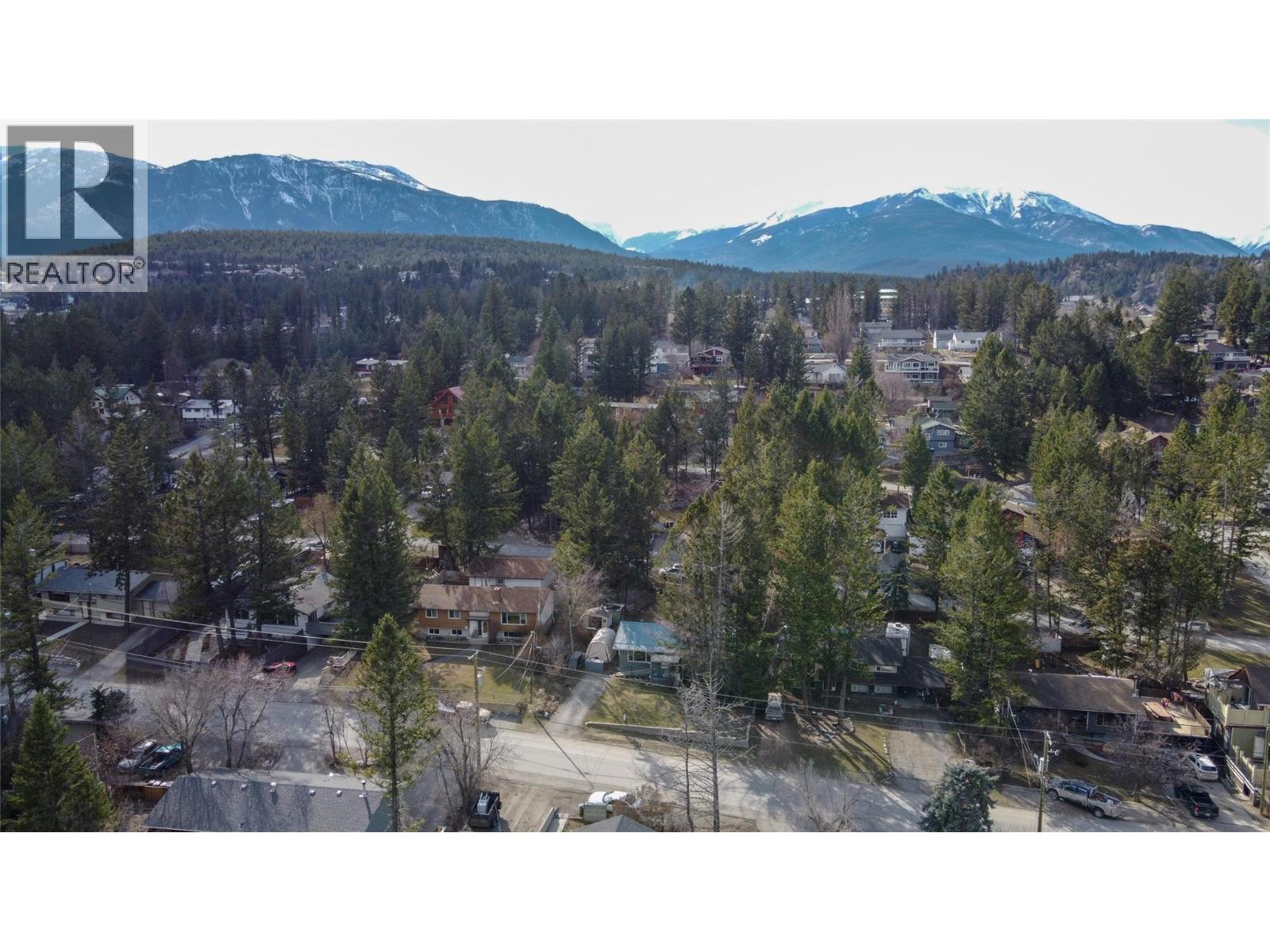 1502 10th Avenue, Invermere