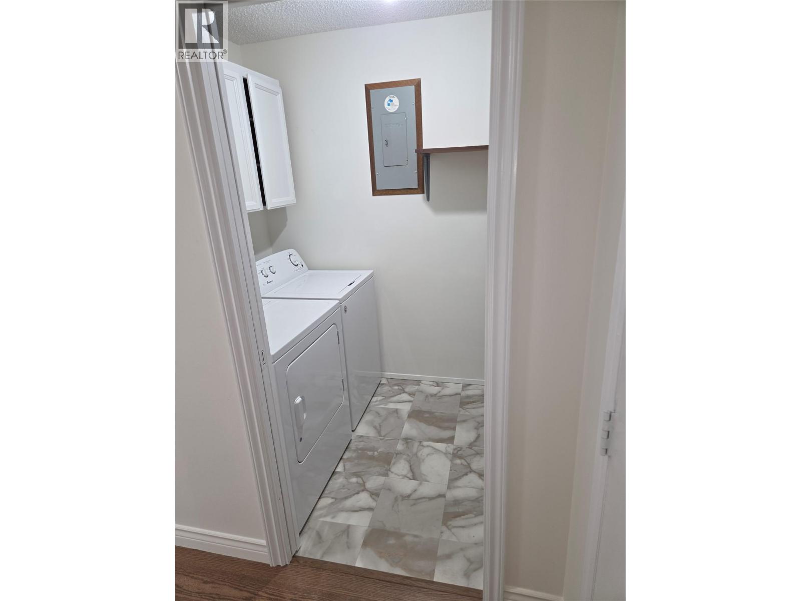 #206 983 BERNARD AVENUE - 24