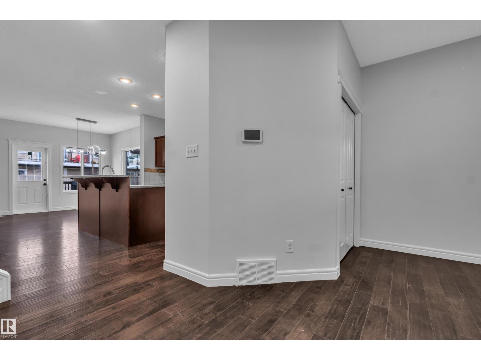 1303 29 ST NW NW, Edmonton