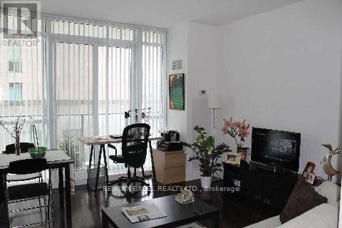 1809 - 770 BAY STREET