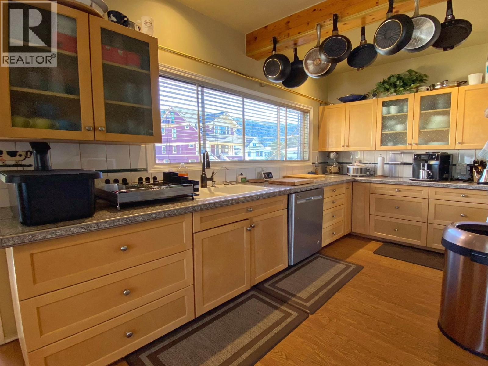 232 W 4TH AVENUE - 12