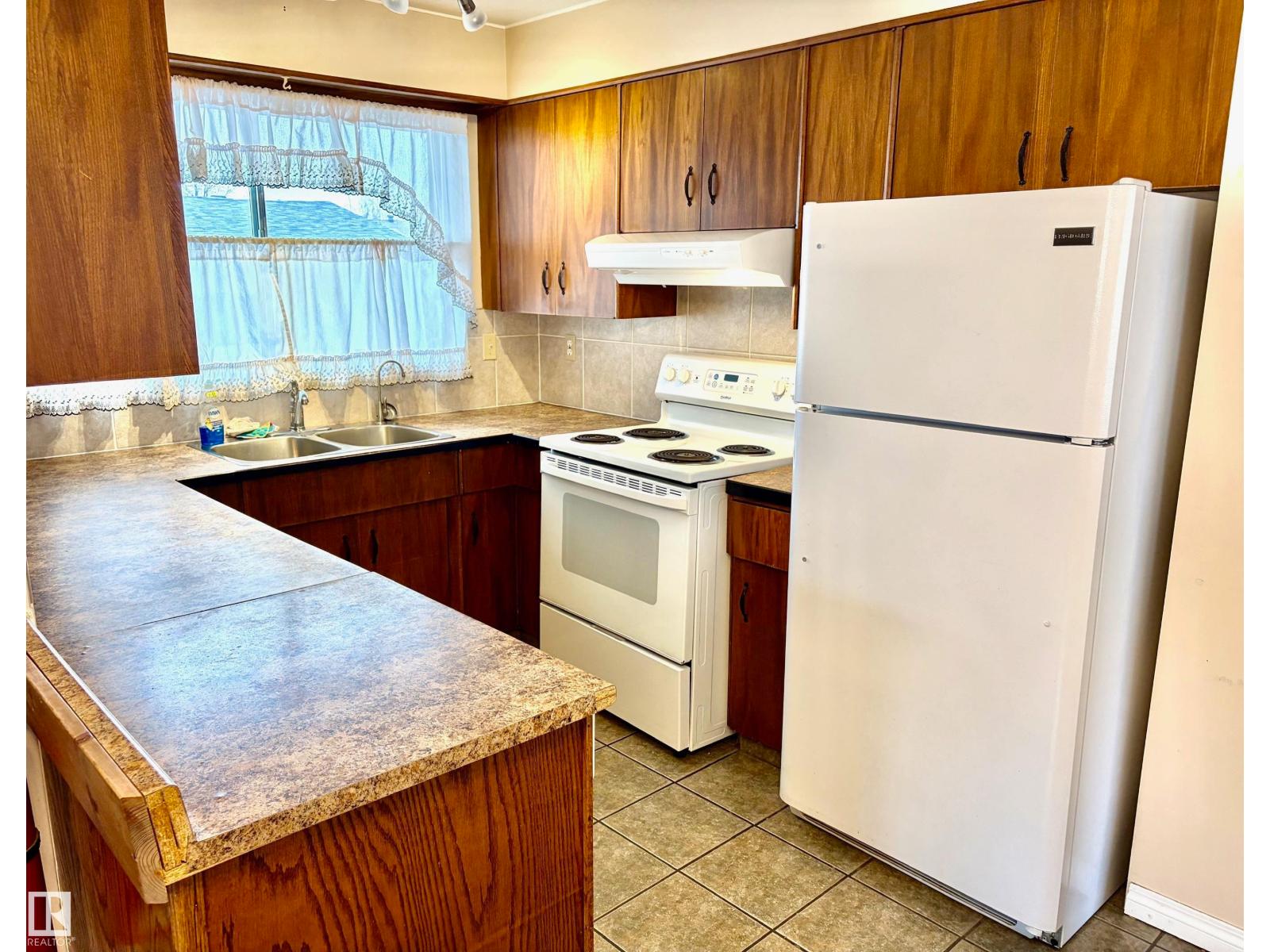 15208 92 ST NW, Edmonton