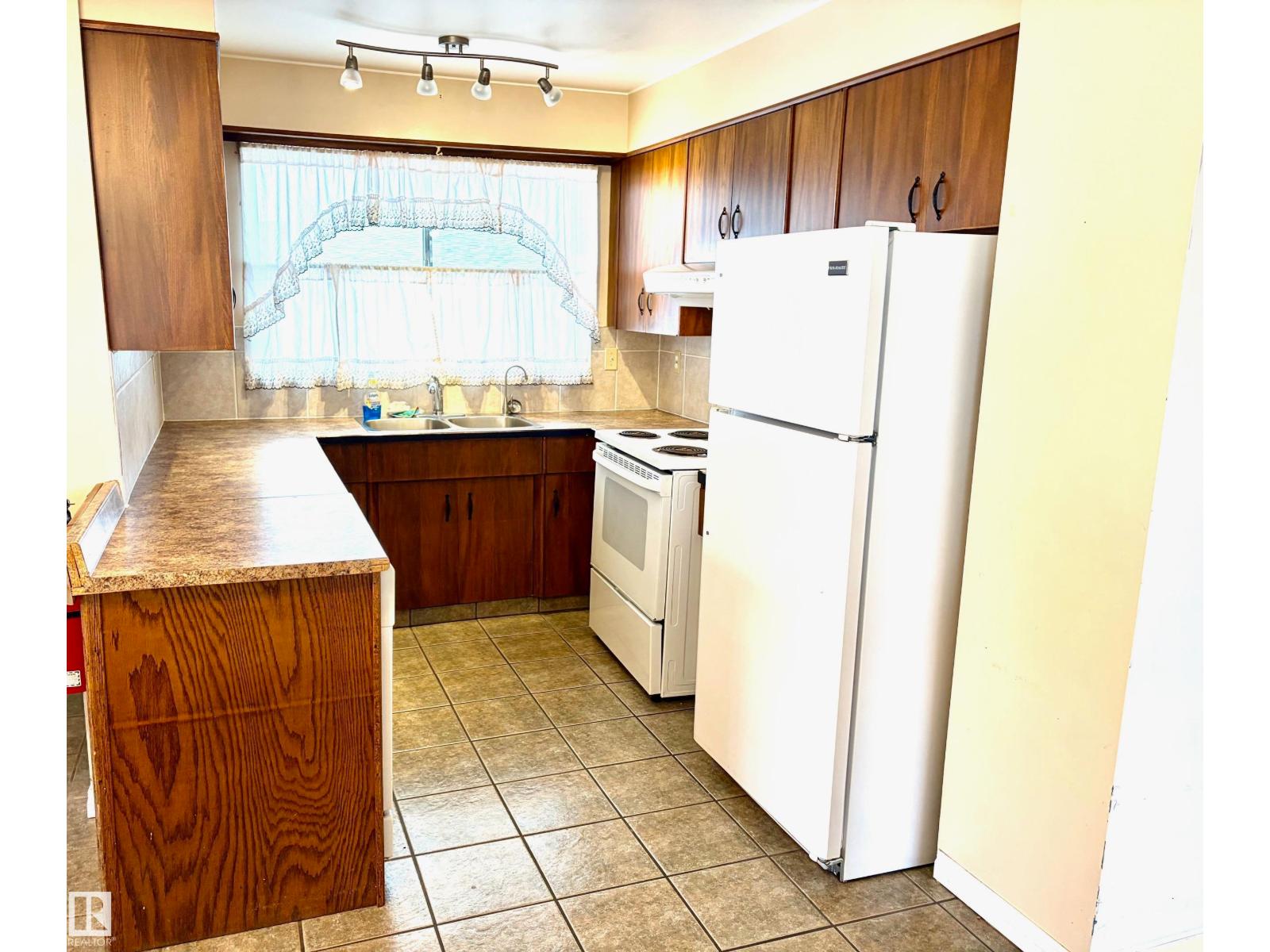 15208 92 ST NW, Edmonton