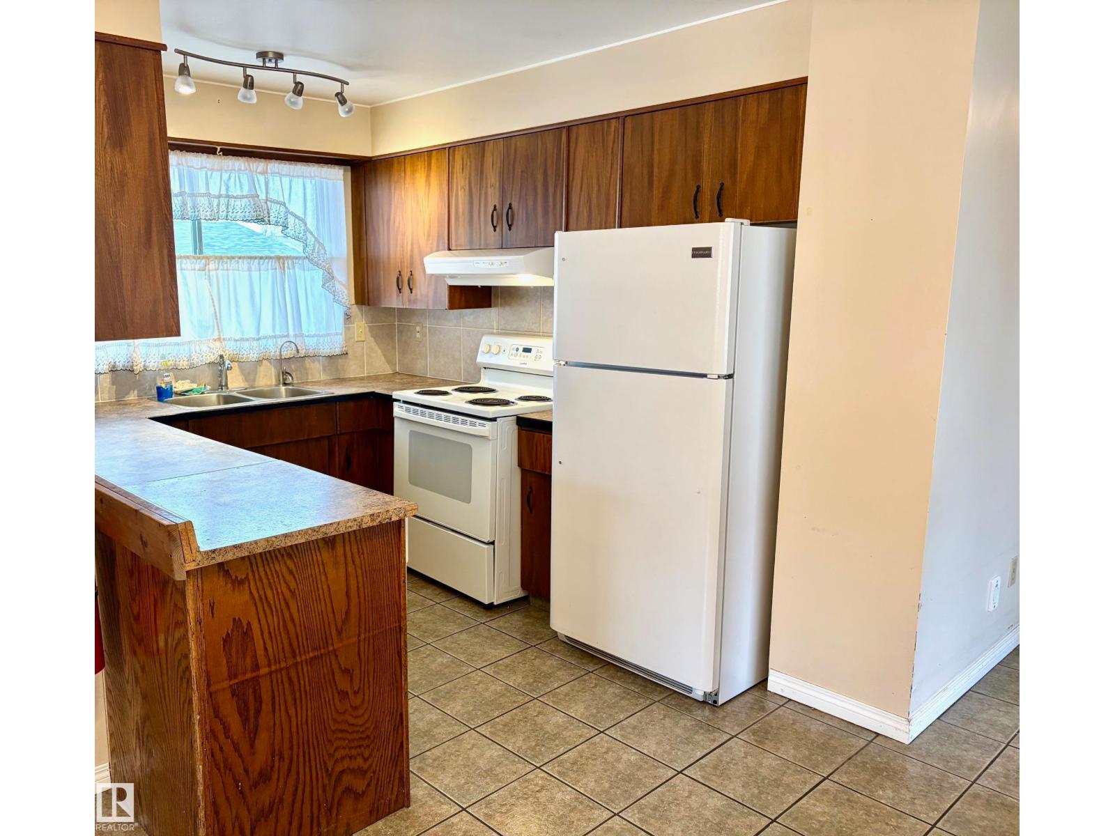 15208 92 ST NW, Edmonton