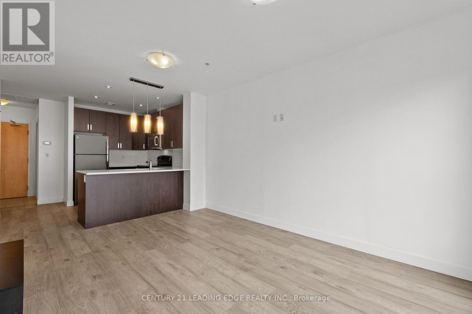 #1308 1 VICTORIA STREET S - 27