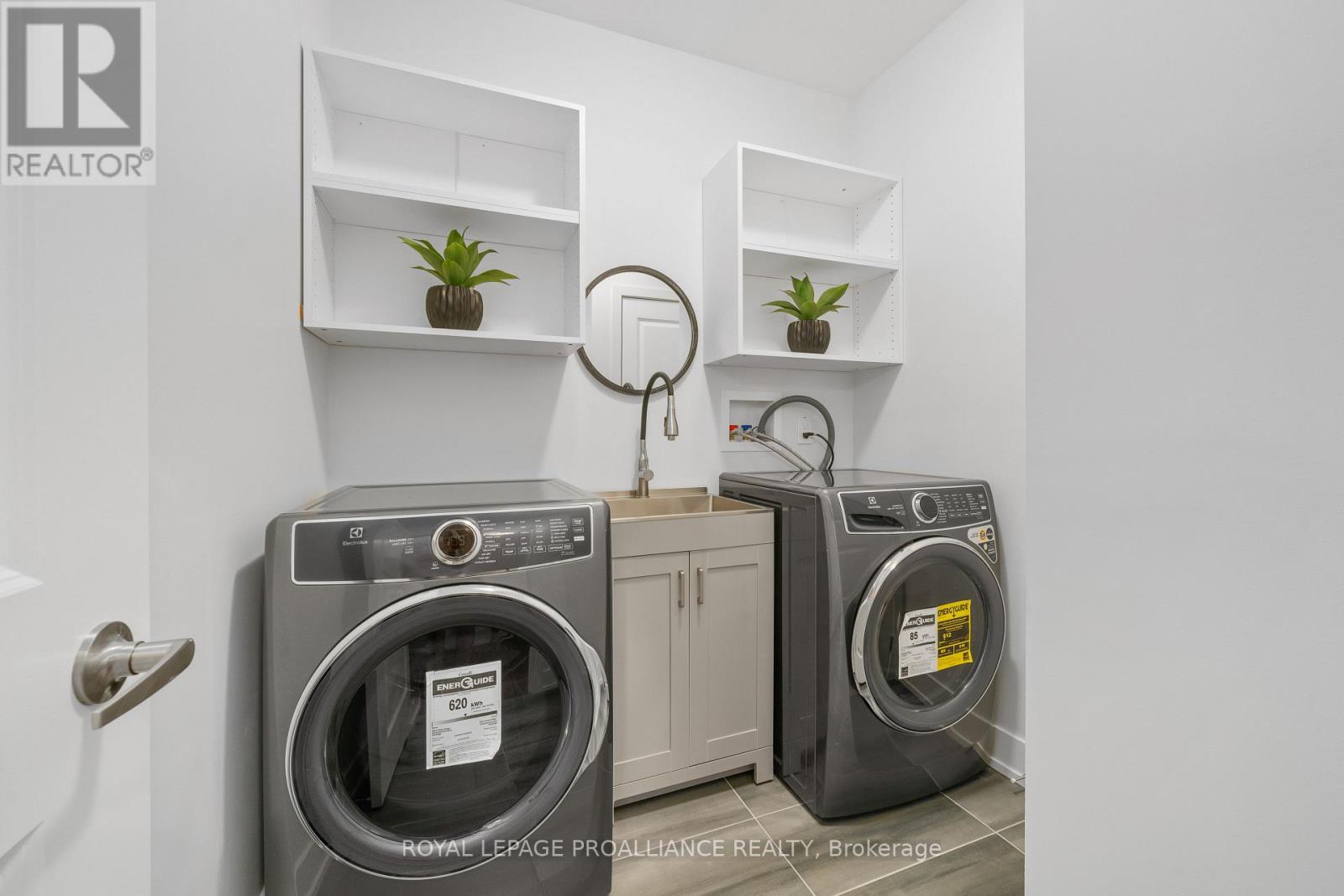 16 TWELVE TREES COURT - 22