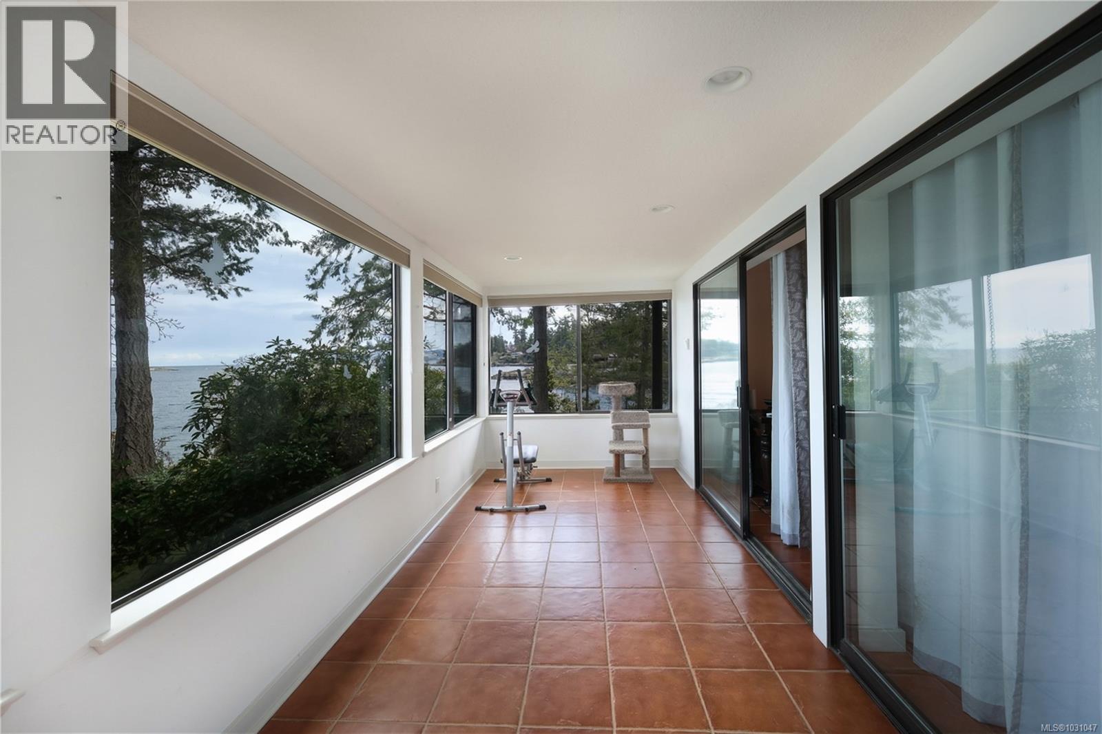 3610 OUTRIGGER RD - 18