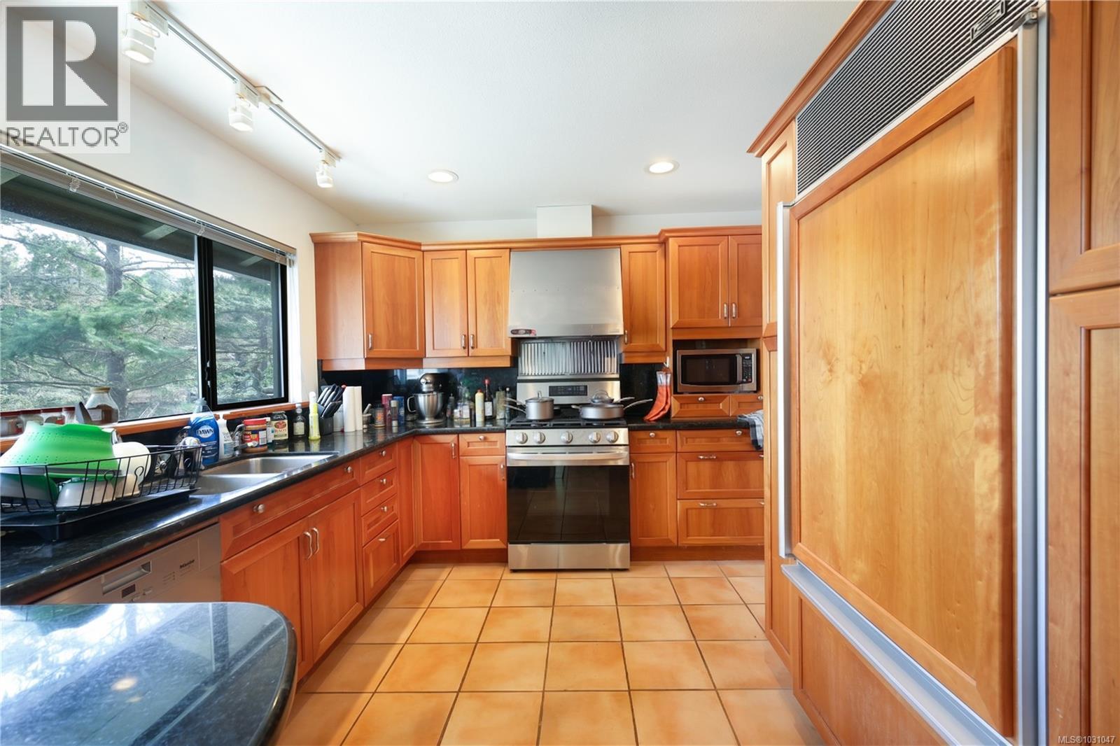 3610 OUTRIGGER RD - 22