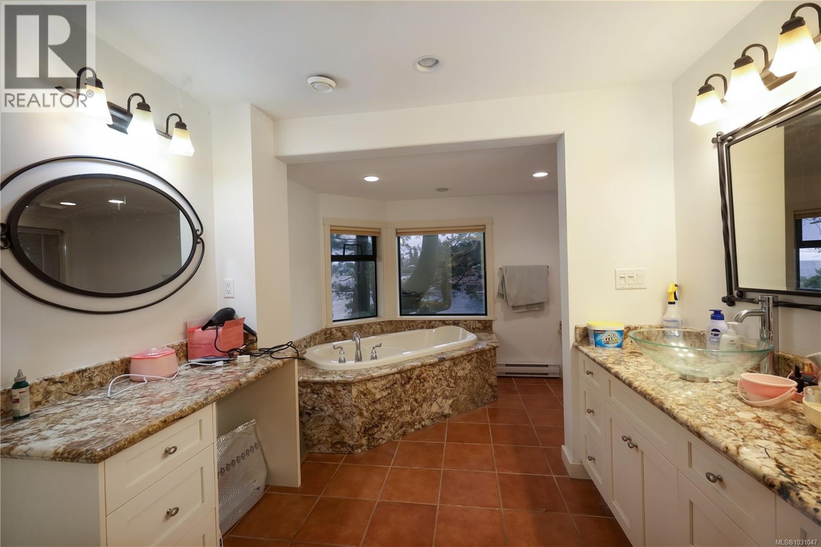 3610 OUTRIGGER RD - 23